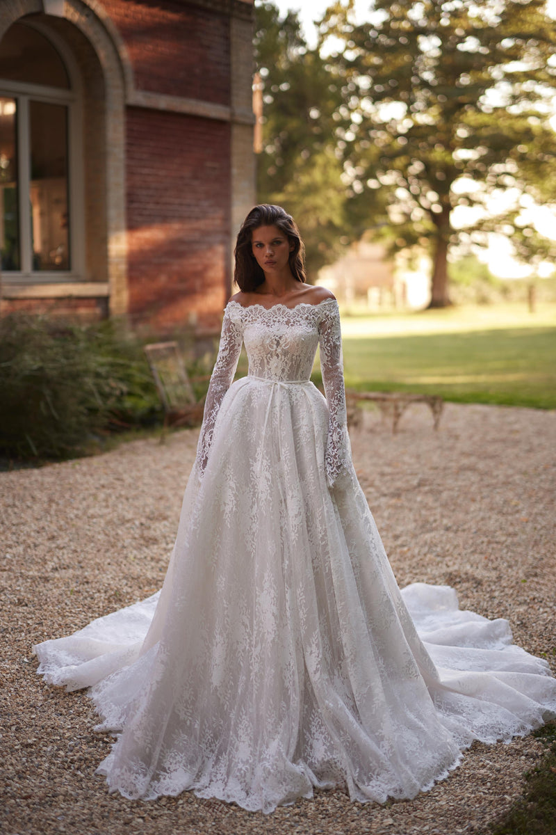 Princess cut wedding dresses AUGURO SEMPRE Princess cut wedding dresses AUGURO SEMPRE