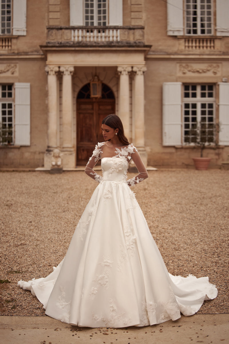Princess cut wedding dresses AUGURO SEMPRE Princess cut wedding dresses AUGURO SEMPRE